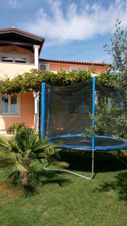 Spacious Apartment With Parking&Garden Marčana Εξωτερικό φωτογραφία