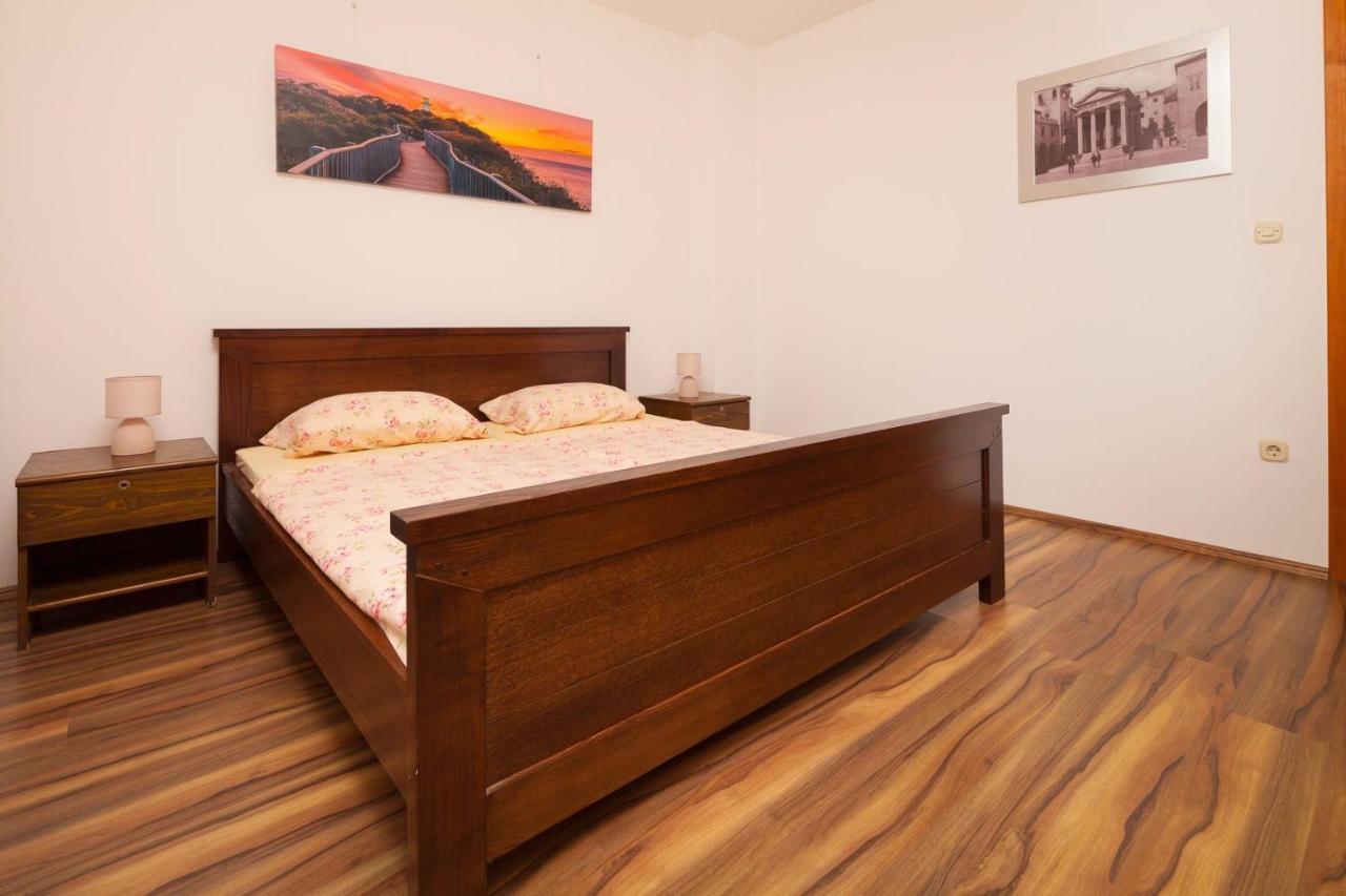 Spacious Apartment With Parking&Garden Marčana Εξωτερικό φωτογραφία